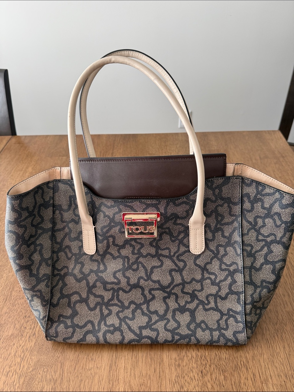 TOUS Beige Handle Navy Pattern Tote with Logo Plaque